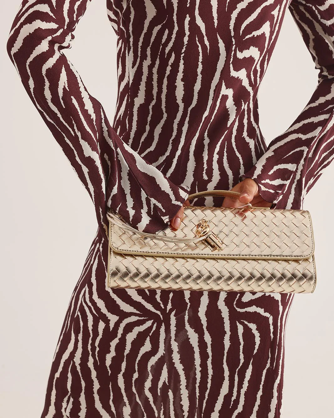 ALICE CLUTCH BAG - GOLD METALLIC - Image 2